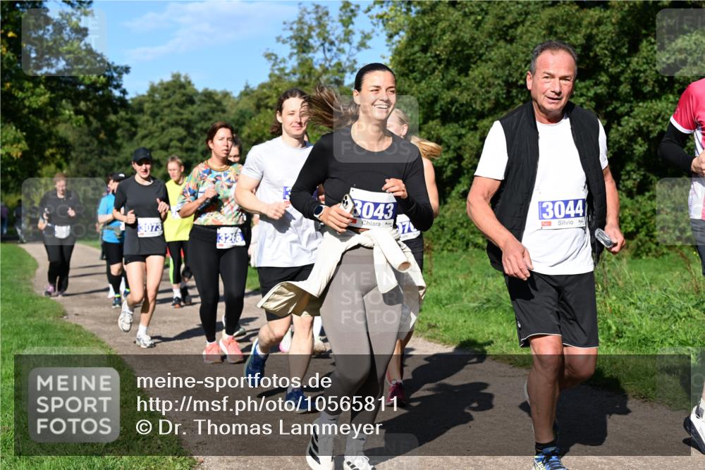 27.09.2026 - 35. Volkslauf durch das schöne Alstertal Dr. Thomas Lammeyer http://msf.ph/oto/10565811 27.09.2026 10:38:16 Laufen 3073, 3266, 3043, 3044 meine-sportfotos.de