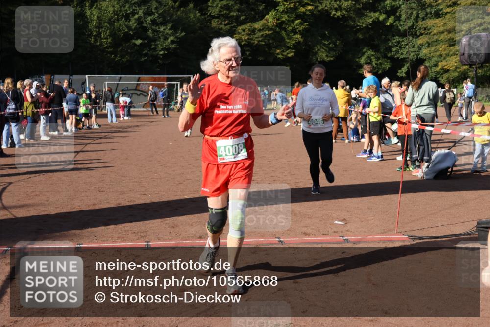 27.09.2026 - 35. Volkslauf durch das schöne Alstertal Strokosch-Dieckow http://msf.ph/oto/10565868 27.09.2026 11:07:21 Ziel 4008, 4045, 4046, 4184, 4194 meine-sportfotos.de