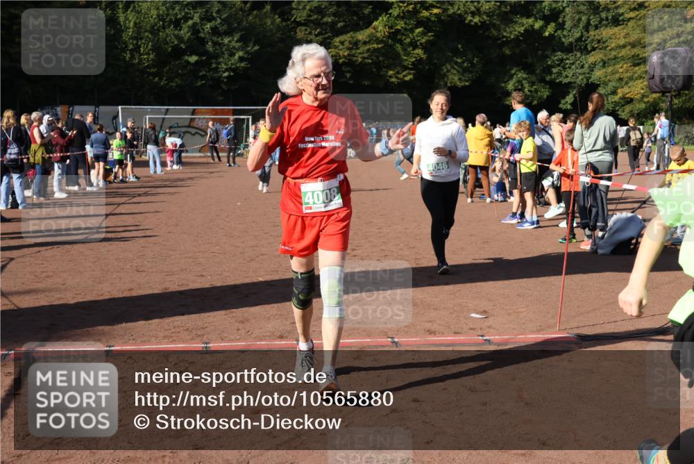 27.09.2026 - 35. Volkslauf durch das schöne Alstertal Strokosch-Dieckow http://msf.ph/oto/10565880 27.09.2026 11:07:21 Ziel 4008, 4045, 4046, 4184, 4194 meine-sportfotos.de