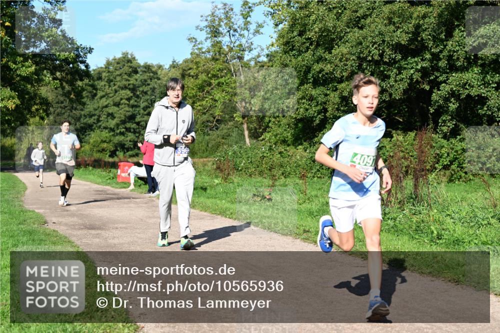27.09.2026 - 35. Volkslauf durch das schöne Alstertal Dr. Thomas Lammeyer http://msf.ph/oto/10565936 27.09.2026 10:38:39 Laufen 4107, 3969, 4091 meine-sportfotos.de