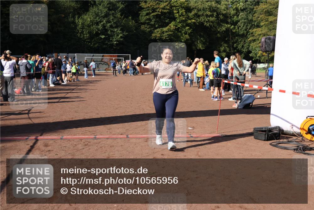 27.09.2026 - 35. Volkslauf durch das schöne Alstertal Strokosch-Dieckow http://msf.ph/oto/10565956 27.09.2026 11:06:21 Ziel 4176 meine-sportfotos.de