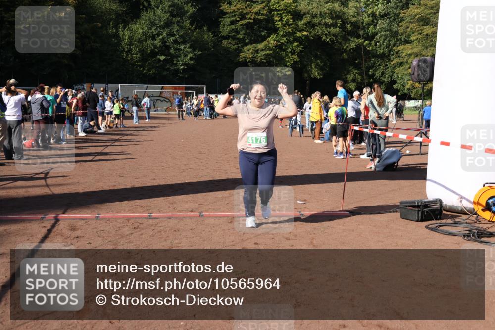 27.09.2026 - 35. Volkslauf durch das schöne Alstertal Strokosch-Dieckow http://msf.ph/oto/10565964 27.09.2026 11:06:21 Ziel 4176 meine-sportfotos.de