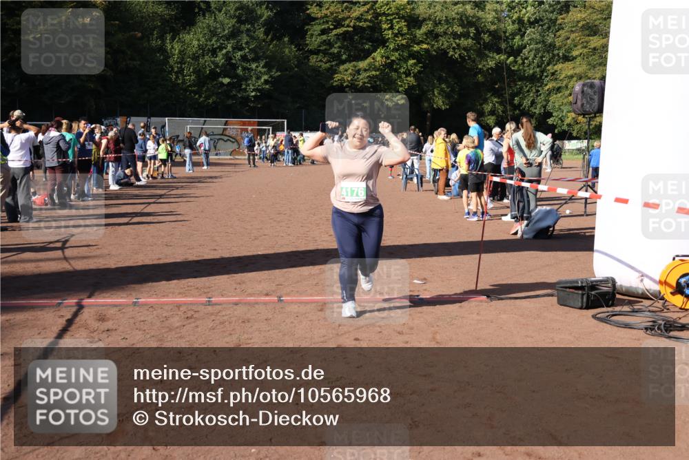 27.09.2026 - 35. Volkslauf durch das schöne Alstertal Strokosch-Dieckow http://msf.ph/oto/10565968 27.09.2026 11:06:21 Ziel 4176 meine-sportfotos.de