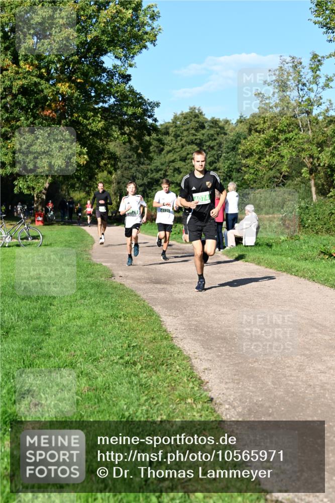27.09.2026 - 35. Volkslauf durch das schöne Alstertal Dr. Thomas Lammeyer http://msf.ph/oto/10565971 27.09.2026 10:38:54 Laufen 4125, 4074 meine-sportfotos.de