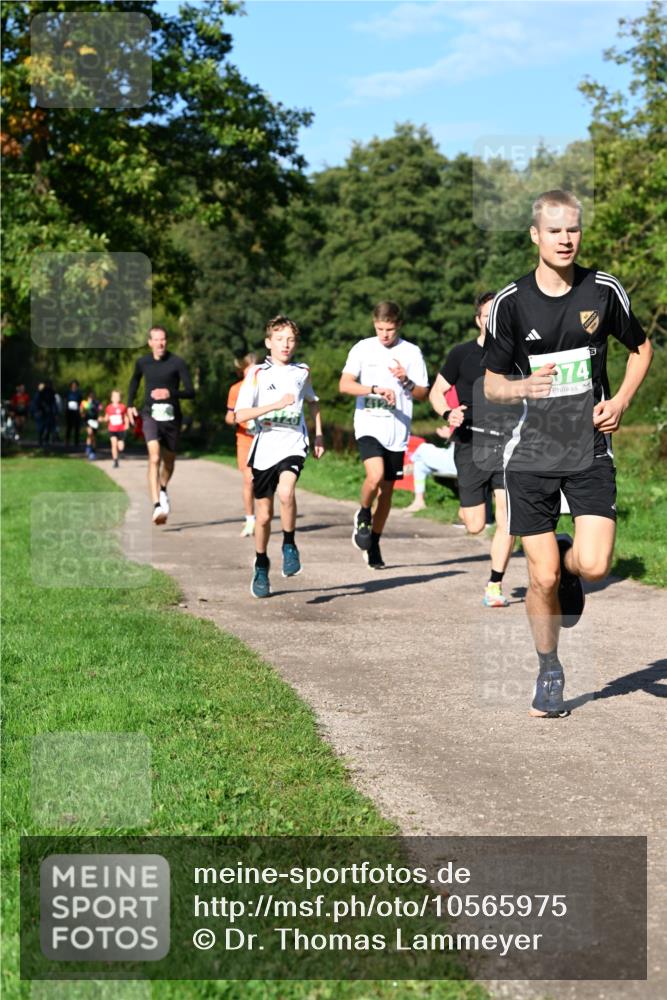 27.09.2026 - 35. Volkslauf durch das schöne Alstertal Dr. Thomas Lammeyer http://msf.ph/oto/10565975 27.09.2026 10:38:55 Laufen 974 meine-sportfotos.de