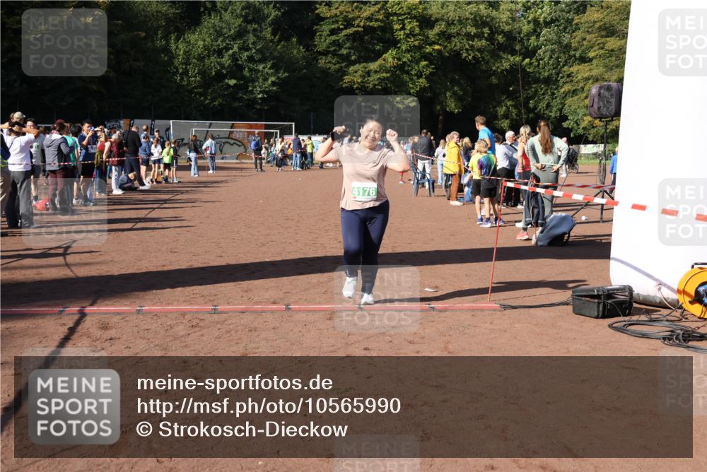 27.09.2026 - 35. Volkslauf durch das schöne Alstertal Strokosch-Dieckow http://msf.ph/oto/10565990 27.09.2026 11:06:21 Ziel 4176 meine-sportfotos.de