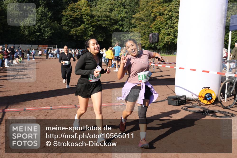 27.09.2026 - 35. Volkslauf durch das schöne Alstertal Strokosch-Dieckow http://msf.ph/oto/10566011 27.09.2026 11:06:08 Ziel 4171, 4172, 4210, 4222 meine-sportfotos.de
