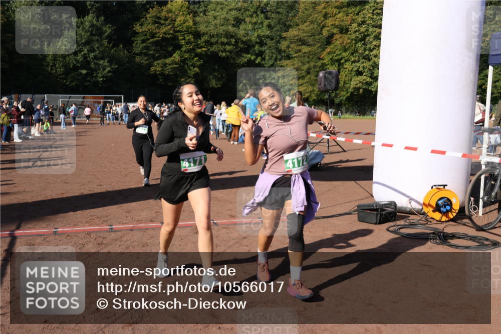 27.09.2026 - 35. Volkslauf durch das schöne Alstertal Strokosch-Dieckow http://msf.ph/oto/10566017 27.09.2026 11:06:08 Ziel 4171, 4172, 4210, 4222 meine-sportfotos.de