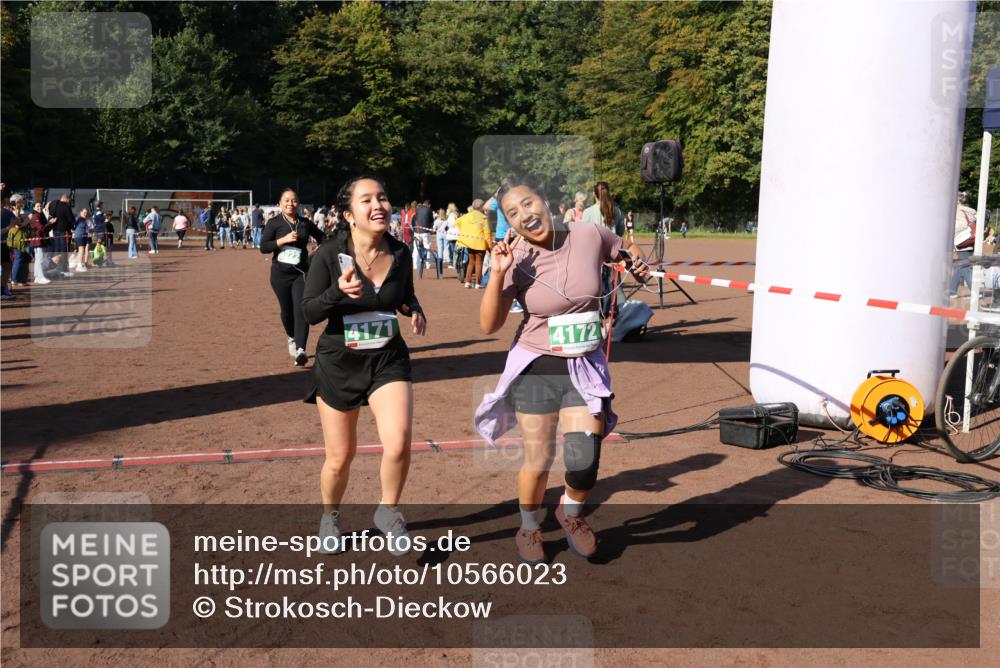 27.09.2026 - 35. Volkslauf durch das schöne Alstertal Strokosch-Dieckow http://msf.ph/oto/10566023 27.09.2026 11:06:08 Ziel 4171, 4172, 4210, 4222 meine-sportfotos.de
