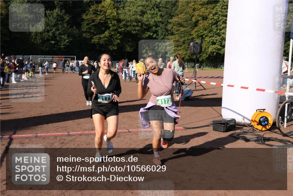 27.09.2026 - 35. Volkslauf durch das schöne Alstertal Strokosch-Dieckow http://msf.ph/oto/10566029 27.09.2026 11:06:08 Ziel 4171, 4172, 4210, 4222 meine-sportfotos.de