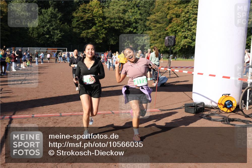 27.09.2026 - 35. Volkslauf durch das schöne Alstertal Strokosch-Dieckow http://msf.ph/oto/10566035 27.09.2026 11:06:08 Ziel 4171, 4172, 4210, 4222 meine-sportfotos.de