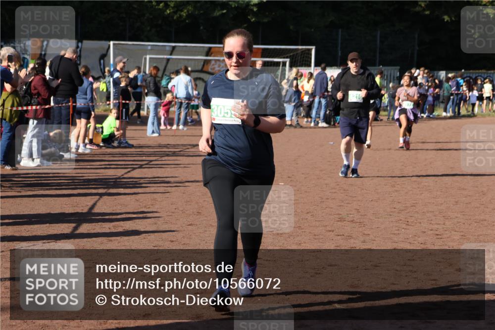 27.09.2026 - 35. Volkslauf durch das schöne Alstertal Strokosch-Dieckow http://msf.ph/oto/10566072 27.09.2026 11:06:00 Ziel 3059, 4171, 4172, 4210, 4222 meine-sportfotos.de