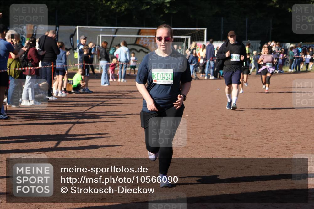 27.09.2026 - 35. Volkslauf durch das schöne Alstertal Strokosch-Dieckow http://msf.ph/oto/10566090 27.09.2026 11:05:59 Ziel 3059, 4171, 4172, 4210, 4955 meine-sportfotos.de