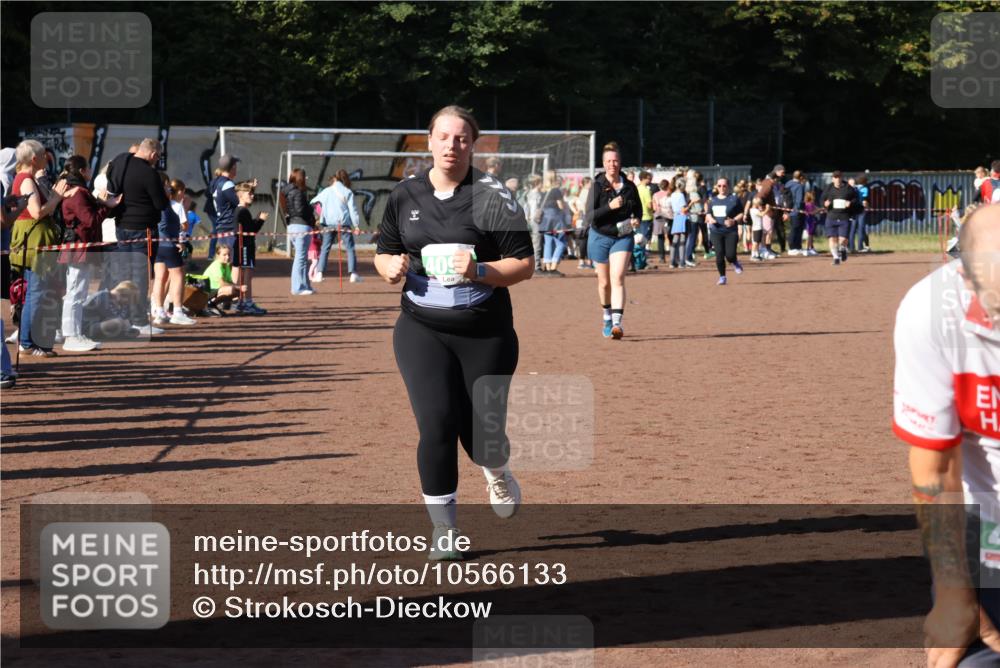 27.09.2026 - 35. Volkslauf durch das schöne Alstertal Strokosch-Dieckow http://msf.ph/oto/10566133 27.09.2026 11:05:47 Ziel 4090, 4170, 4955 meine-sportfotos.de