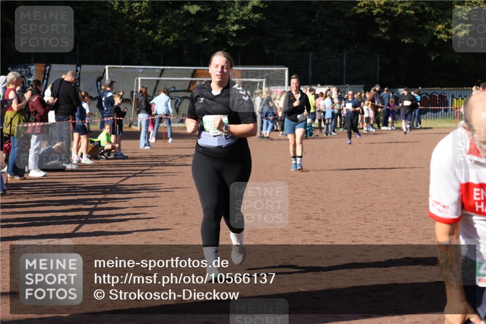 27.09.2026 - 35. Volkslauf durch das schöne Alstertal Strokosch-Dieckow http://msf.ph/oto/10566137 27.09.2026 11:05:47 Ziel 4090, 4170, 4955 meine-sportfotos.de