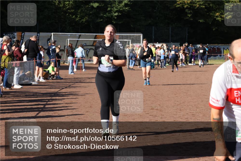 27.09.2026 - 35. Volkslauf durch das schöne Alstertal Strokosch-Dieckow http://msf.ph/oto/10566142 27.09.2026 11:05:47 Ziel 4090, 4170, 4955 meine-sportfotos.de
