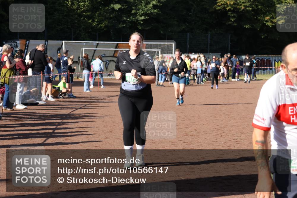 27.09.2026 - 35. Volkslauf durch das schöne Alstertal Strokosch-Dieckow http://msf.ph/oto/10566147 27.09.2026 11:05:47 Ziel 4090, 4170, 4955 meine-sportfotos.de