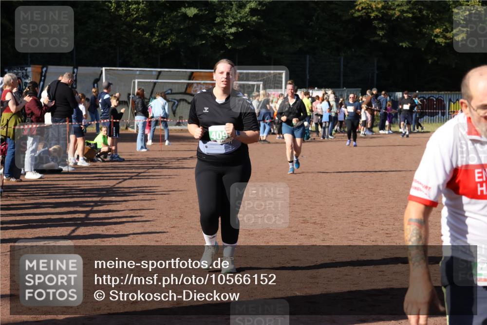 27.09.2026 - 35. Volkslauf durch das schöne Alstertal Strokosch-Dieckow http://msf.ph/oto/10566152 27.09.2026 11:05:47 Ziel 4090, 4170, 4955 meine-sportfotos.de
