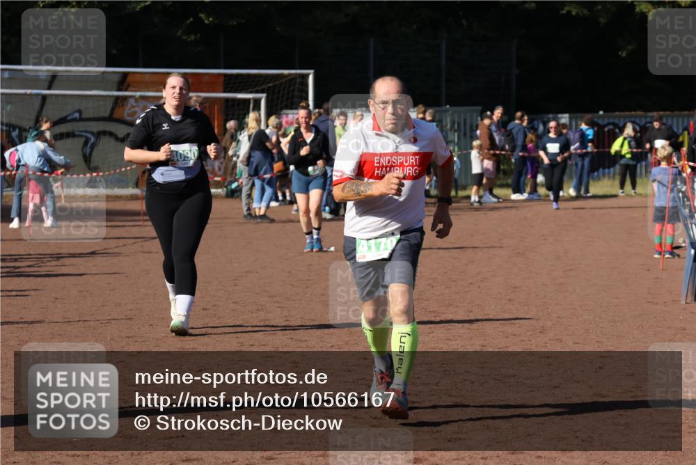27.09.2026 - 35. Volkslauf durch das schöne Alstertal Strokosch-Dieckow http://msf.ph/oto/10566167 27.09.2026 11:05:43 Ziel 4090, 4170 meine-sportfotos.de