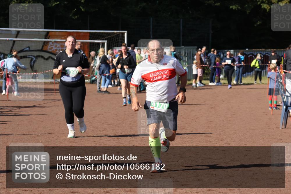 27.09.2026 - 35. Volkslauf durch das schöne Alstertal Strokosch-Dieckow http://msf.ph/oto/10566182 27.09.2026 11:05:43 Ziel 4090, 4170 meine-sportfotos.de