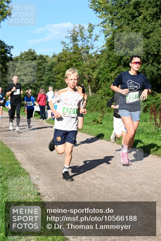 27.09.2026 - 35. Volkslauf durch das schöne Alstertal Dr. Thomas Lammeyer http://msf.ph/oto/10566188 27.09.2026 10:39:31 Laufen 4145, 4201, 4957 meine-sportfotos.de