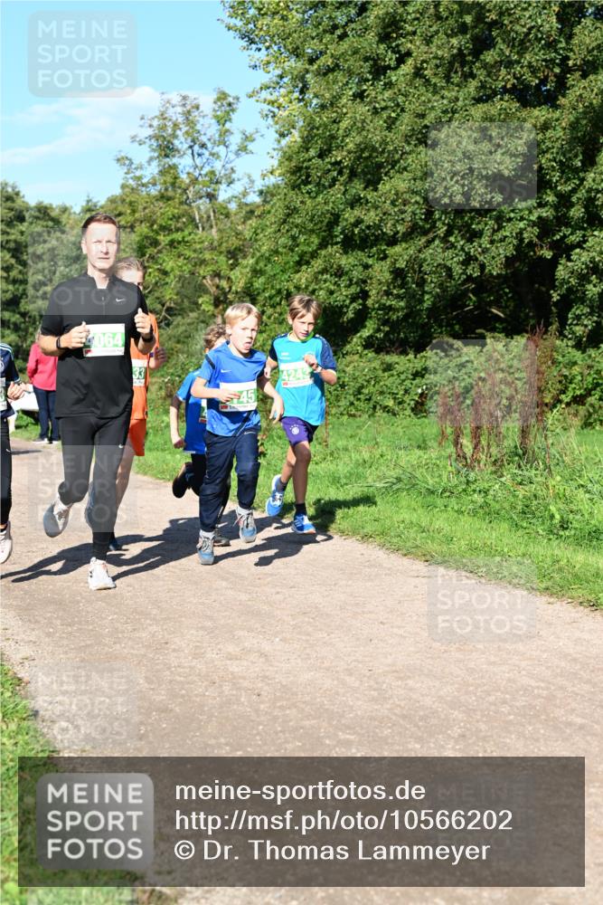 27.09.2026 - 35. Volkslauf durch das schöne Alstertal Dr. Thomas Lammeyer http://msf.ph/oto/10566202 27.09.2026 10:39:33 Laufen 064, 33, 45, 4243 meine-sportfotos.de