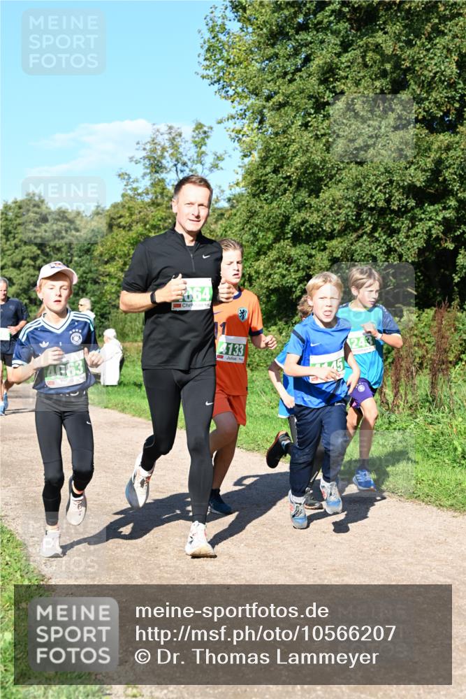 27.09.2026 - 35. Volkslauf durch das schöne Alstertal Dr. Thomas Lammeyer http://msf.ph/oto/10566207 27.09.2026 10:39:34 Laufen 4663, 064, 4133, 243 meine-sportfotos.de