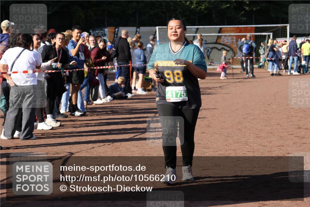 27.09.2026 - 35. Volkslauf durch das schöne Alstertal Strokosch-Dieckow http://msf.ph/oto/10566210 27.09.2026 11:05:22 Ziel 4175 meine-sportfotos.de