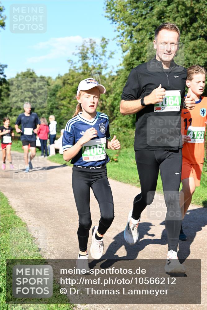 27.09.2026 - 35. Volkslauf durch das schöne Alstertal Dr. Thomas Lammeyer http://msf.ph/oto/10566212 27.09.2026 10:39:34 Laufen 4063, 064, 4133 meine-sportfotos.de