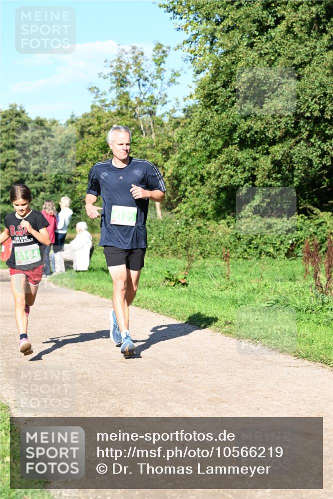 27.09.2026 - 35. Volkslauf durch das schöne Alstertal Dr. Thomas Lammeyer http://msf.ph/oto/10566219 27.09.2026 10:39:36 Laufen 4104, 4105 meine-sportfotos.de