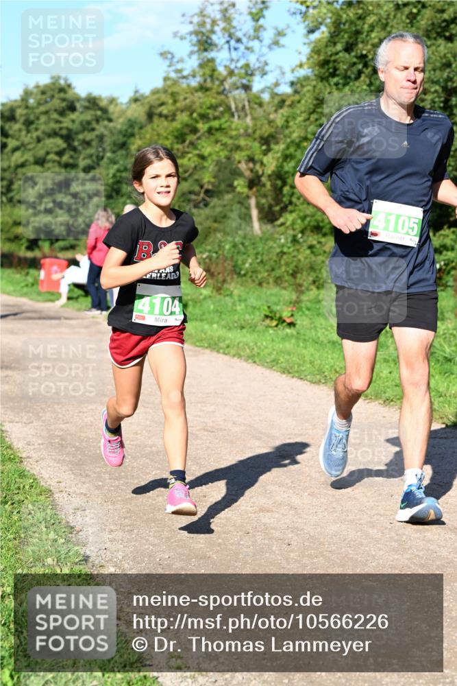 27.09.2026 - 35. Volkslauf durch das schöne Alstertal Dr. Thomas Lammeyer http://msf.ph/oto/10566226 27.09.2026 10:39:37 Laufen 4104, 4105 meine-sportfotos.de