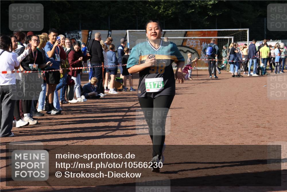 27.09.2026 - 35. Volkslauf durch das schöne Alstertal Strokosch-Dieckow http://msf.ph/oto/10566230 27.09.2026 11:05:22 Ziel 4175 meine-sportfotos.de