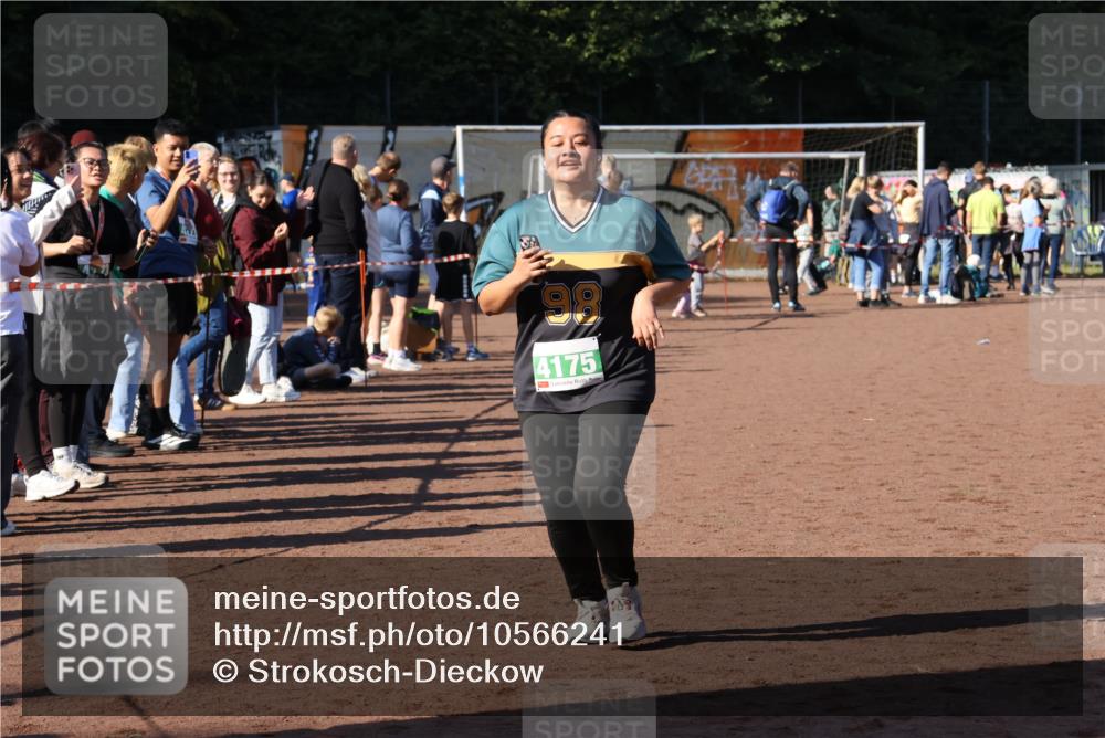 27.09.2026 - 35. Volkslauf durch das schöne Alstertal Strokosch-Dieckow http://msf.ph/oto/10566241 27.09.2026 11:05:22 Ziel 4175 meine-sportfotos.de