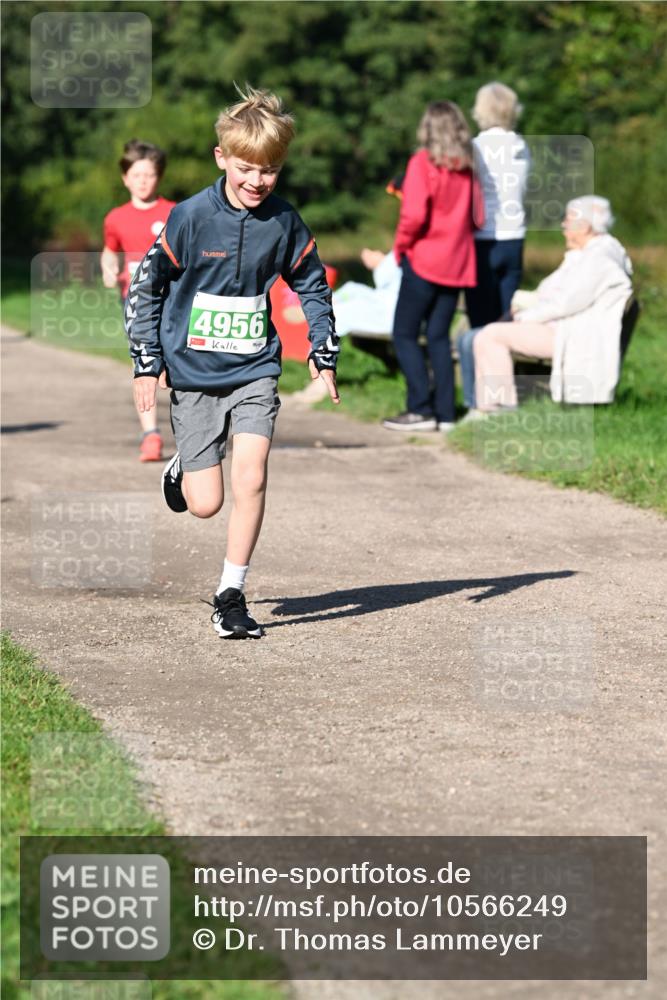 27.09.2026 - 35. Volkslauf durch das schöne Alstertal Dr. Thomas Lammeyer http://msf.ph/oto/10566249 27.09.2026 10:39:43 Laufen 4956 meine-sportfotos.de
