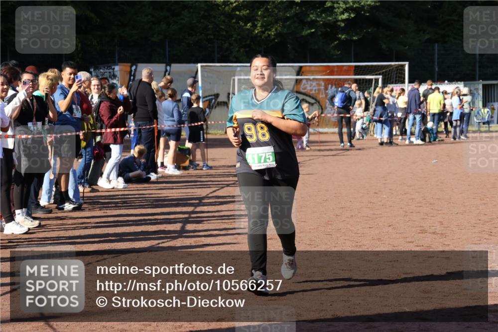27.09.2026 - 35. Volkslauf durch das schöne Alstertal Strokosch-Dieckow http://msf.ph/oto/10566257 27.09.2026 11:05:22 Ziel 4175 meine-sportfotos.de