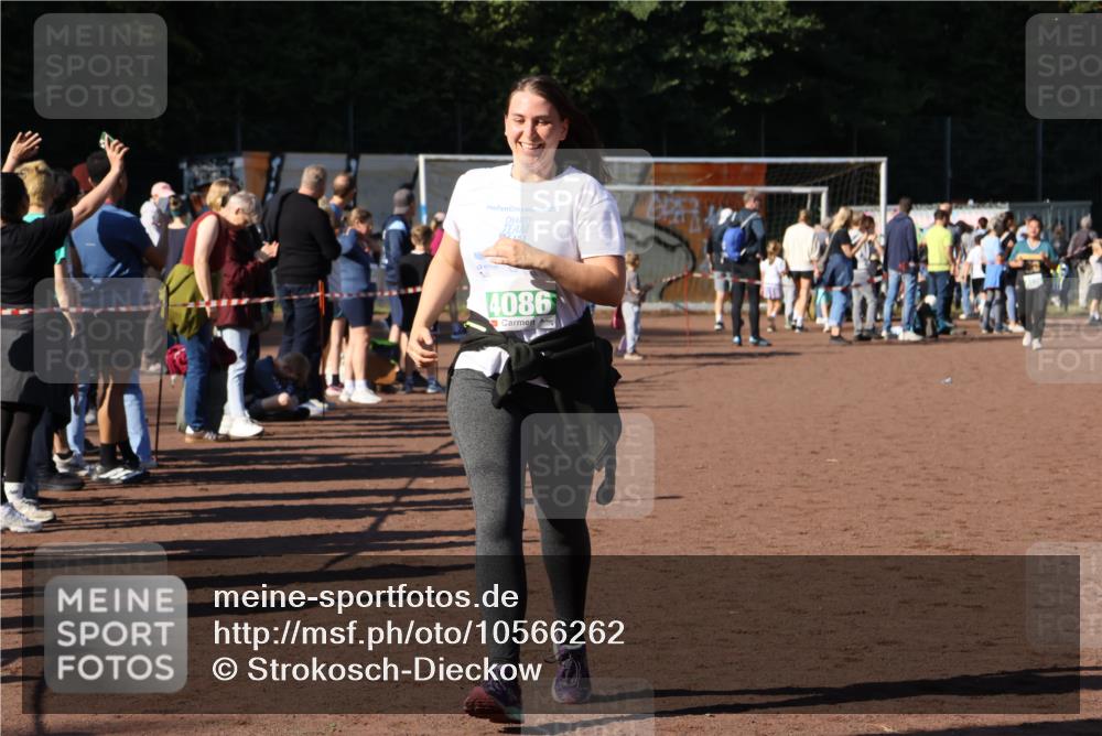 27.09.2026 - 35. Volkslauf durch das schöne Alstertal Strokosch-Dieckow http://msf.ph/oto/10566262 27.09.2026 11:05:09 Ziel 4086 meine-sportfotos.de