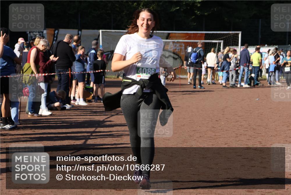 27.09.2026 - 35. Volkslauf durch das schöne Alstertal Strokosch-Dieckow http://msf.ph/oto/10566287 27.09.2026 11:05:08 Ziel 4086 meine-sportfotos.de