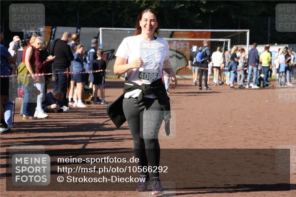 27.09.2026 - 35. Volkslauf durch das schöne Alstertal Strokosch-Dieckow http://msf.ph/oto/10566292 27.09.2026 11:05:08 Ziel 4086 meine-sportfotos.de
