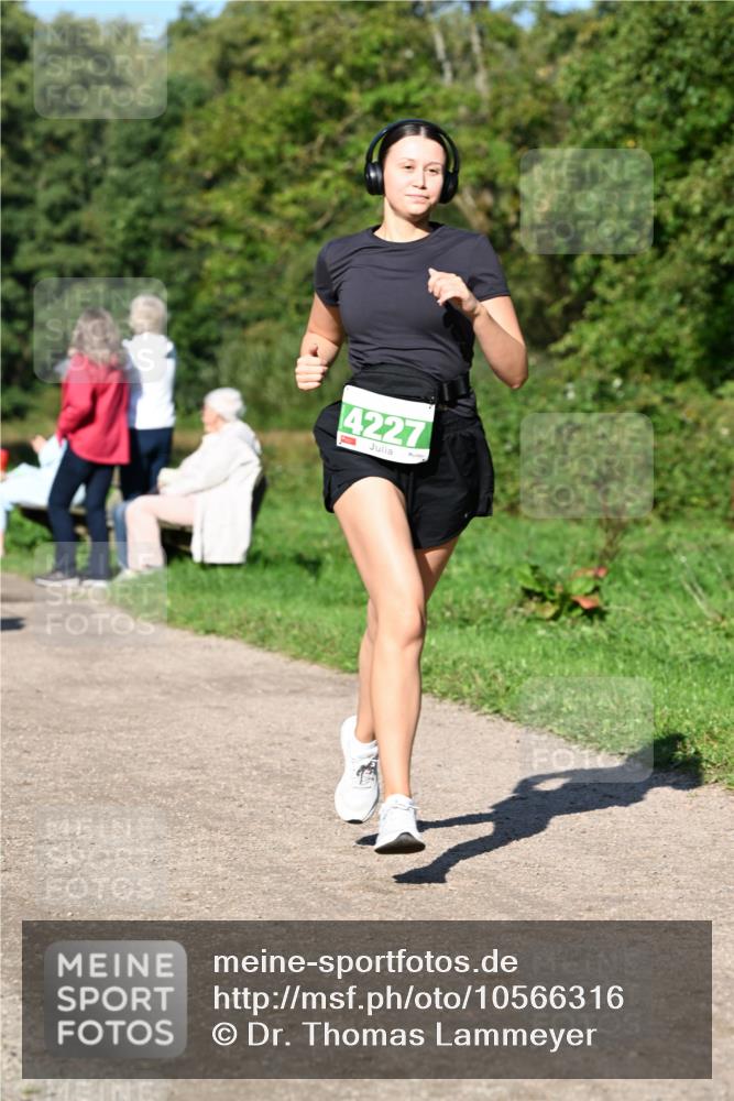 27.09.2026 - 35. Volkslauf durch das schöne Alstertal Dr. Thomas Lammeyer http://msf.ph/oto/10566316 27.09.2026 10:39:54 Laufen 4227 meine-sportfotos.de