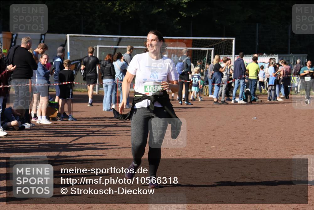 27.09.2026 - 35. Volkslauf durch das schöne Alstertal Strokosch-Dieckow http://msf.ph/oto/10566318 27.09.2026 11:05:07 Ziel 4086 meine-sportfotos.de