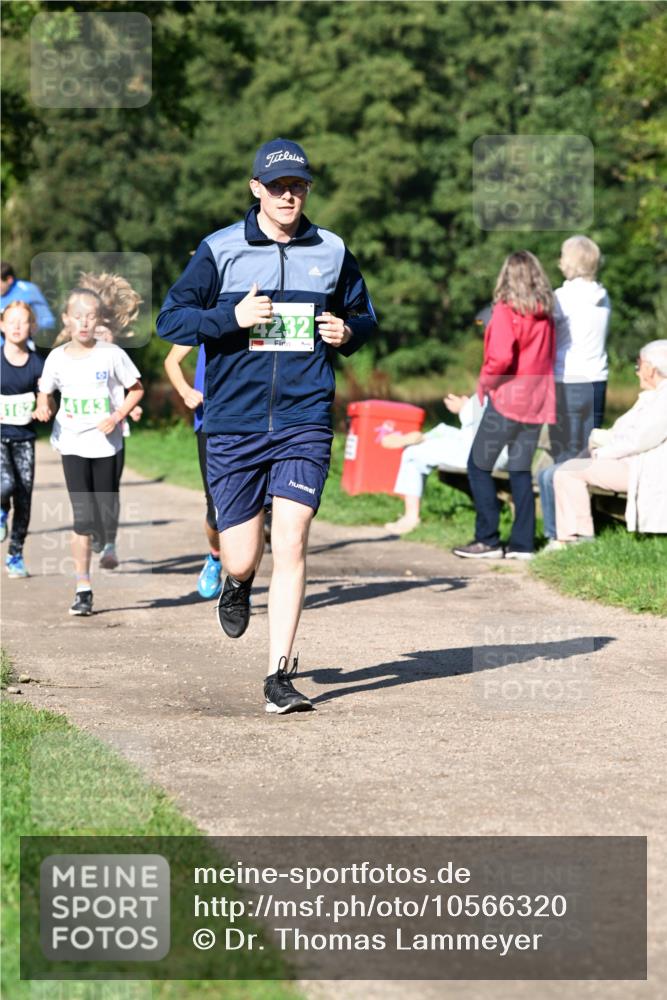 27.09.2026 - 35. Volkslauf durch das schöne Alstertal Dr. Thomas Lammeyer http://msf.ph/oto/10566320 27.09.2026 10:39:55 Laufen 4232, 4162, 4143 meine-sportfotos.de
