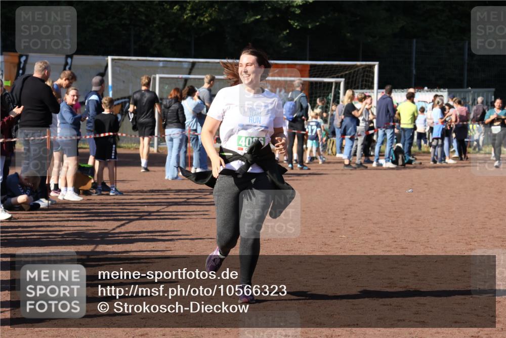 27.09.2026 - 35. Volkslauf durch das schöne Alstertal Strokosch-Dieckow http://msf.ph/oto/10566323 27.09.2026 11:05:07 Ziel 4086 meine-sportfotos.de