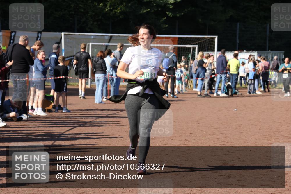 27.09.2026 - 35. Volkslauf durch das schöne Alstertal Strokosch-Dieckow http://msf.ph/oto/10566327 27.09.2026 11:05:07 Ziel 4086 meine-sportfotos.de