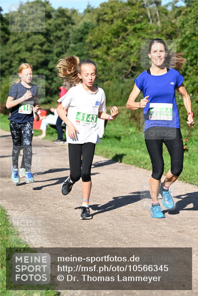 27.09.2026 - 35. Volkslauf durch das schöne Alstertal Dr. Thomas Lammeyer http://msf.ph/oto/10566345 27.09.2026 10:39:58 Laufen 4162, 144, 4143 meine-sportfotos.de