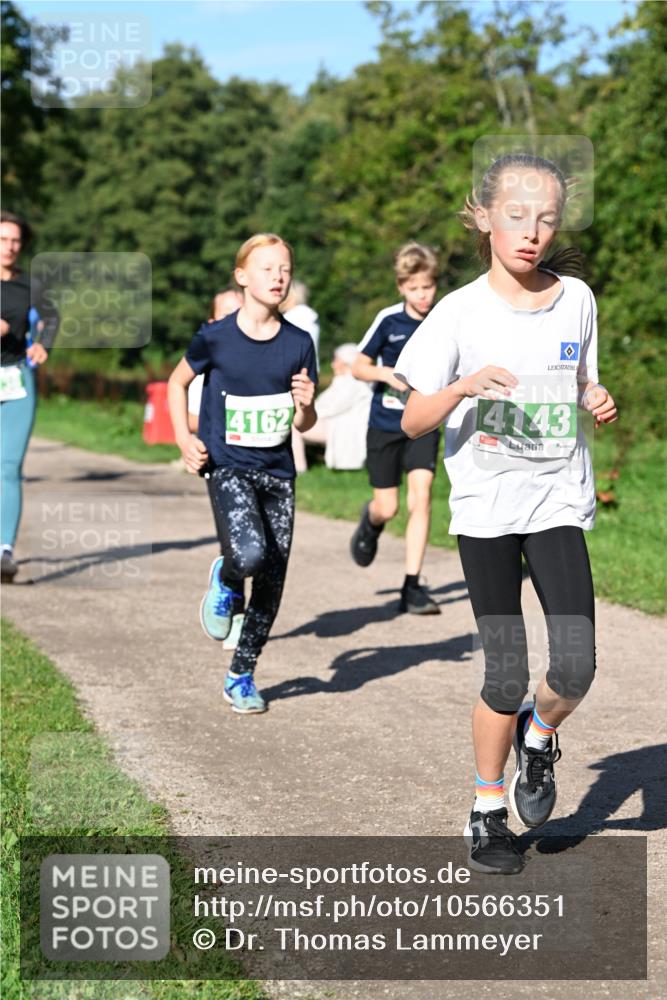 27.09.2026 - 35. Volkslauf durch das schöne Alstertal Dr. Thomas Lammeyer http://msf.ph/oto/10566351 27.09.2026 10:39:59 Laufen 4162, 4143 meine-sportfotos.de