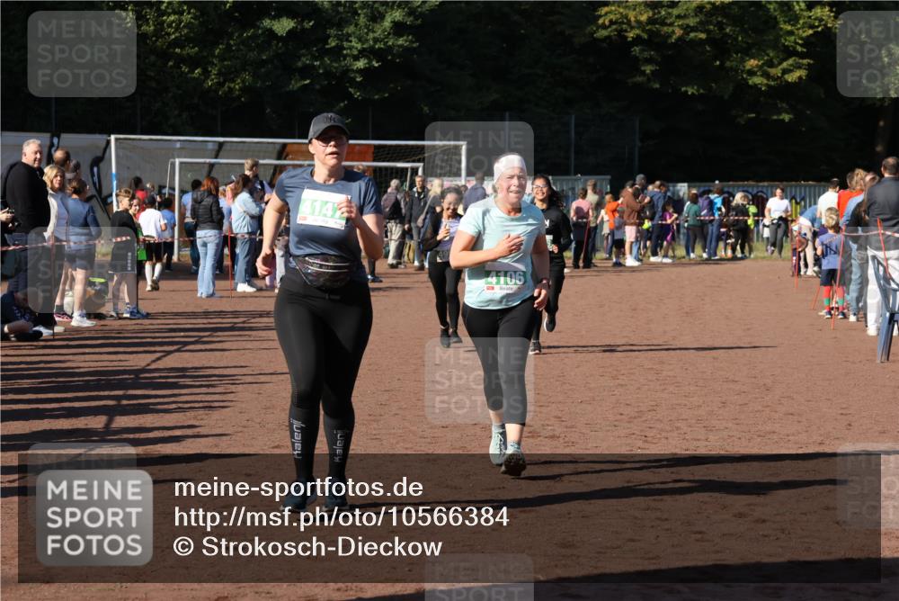 27.09.2026 - 35. Volkslauf durch das schöne Alstertal Strokosch-Dieckow http://msf.ph/oto/10566384 27.09.2026 11:04:47 Ziel 4106, 4147, 4157, 4178, 4954 meine-sportfotos.de