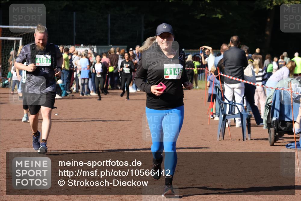 27.09.2026 - 35. Volkslauf durch das schöne Alstertal Strokosch-Dieckow http://msf.ph/oto/10566442 27.09.2026 11:04:39 Ziel 4146, 4157 meine-sportfotos.de