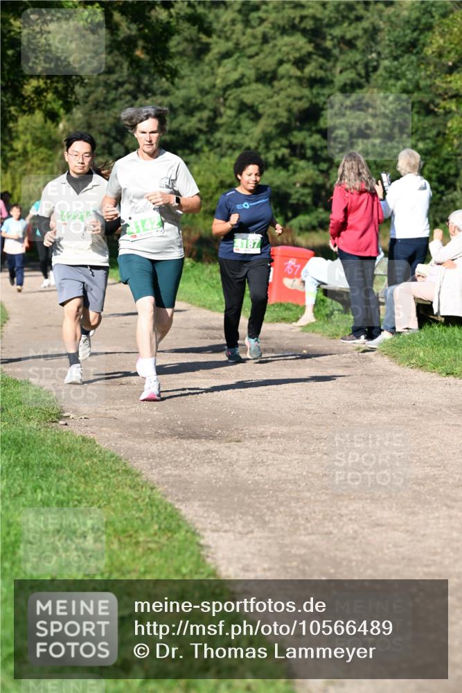 27.09.2026 - 35. Volkslauf durch das schöne Alstertal Dr. Thomas Lammeyer http://msf.ph/oto/10566489 27.09.2026 10:40:22 Laufen 4221, 4142, 4187, 161 meine-sportfotos.de