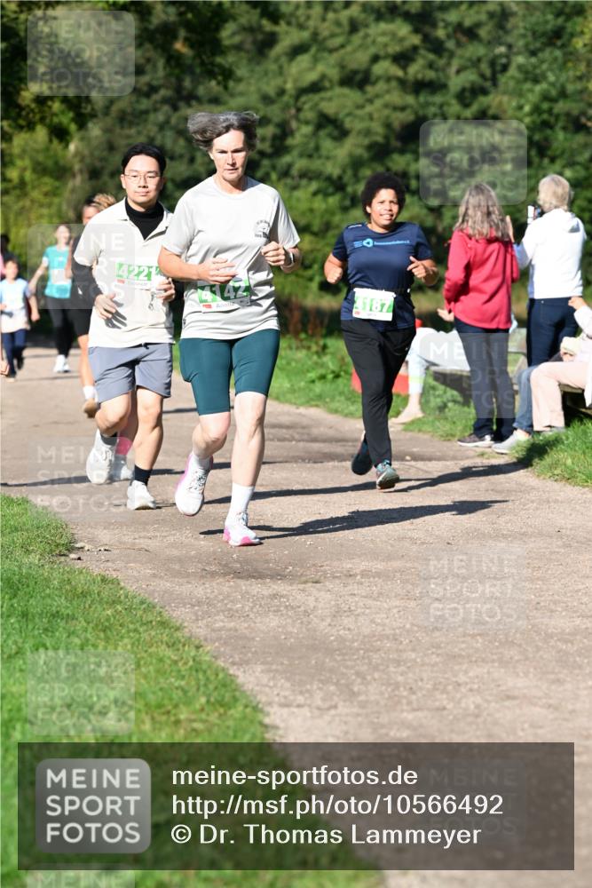 27.09.2026 - 35. Volkslauf durch das schöne Alstertal Dr. Thomas Lammeyer http://msf.ph/oto/10566492 27.09.2026 10:40:22 Laufen 4221, 142, 4187 meine-sportfotos.de