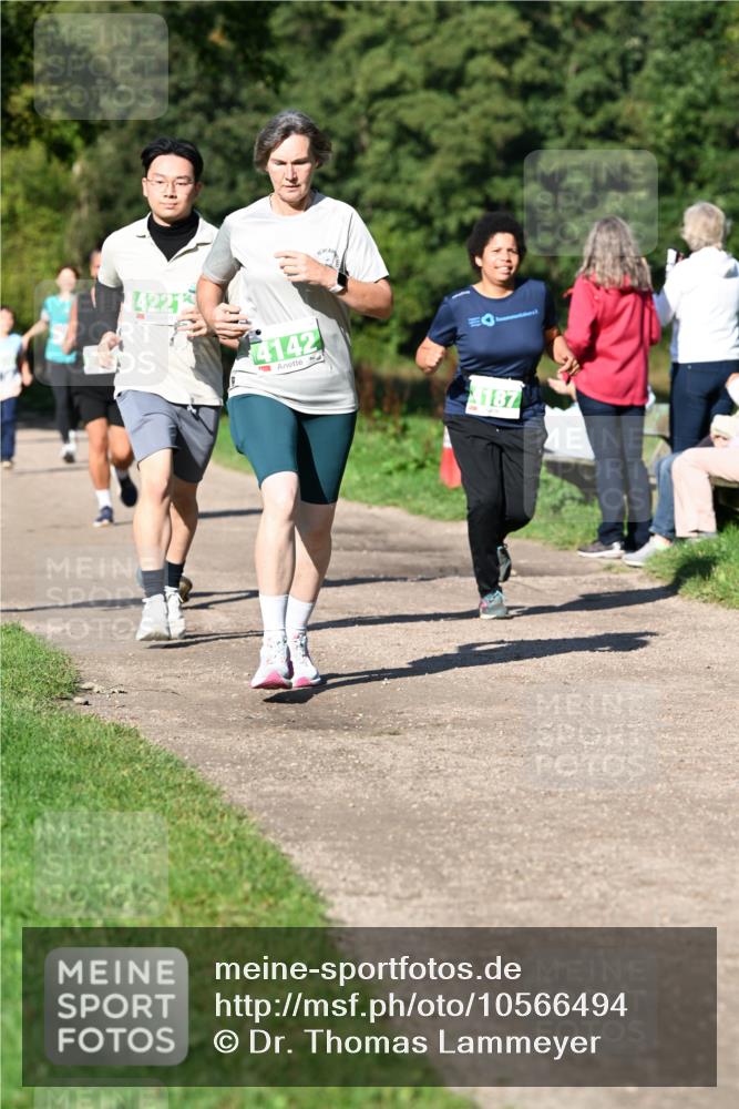 27.09.2026 - 35. Volkslauf durch das schöne Alstertal Dr. Thomas Lammeyer http://msf.ph/oto/10566494 27.09.2026 10:40:22 Laufen 4221, 4142, 3, 4187 meine-sportfotos.de